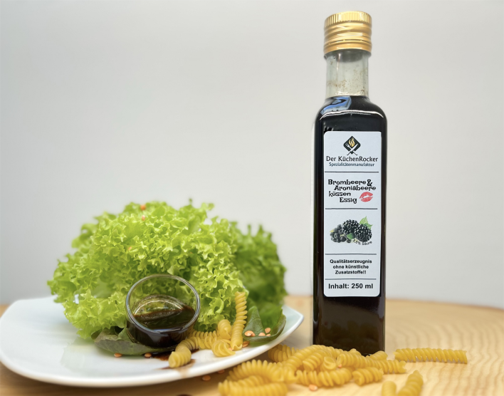 Brombeere und Aroniabeere Essig